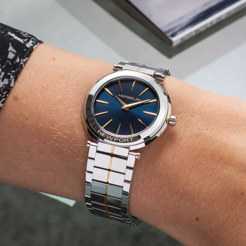 Дамски ръчен часовник с кварцов механизъм - корпус от Стомана - Стоманена верижка - цвят Син Злато