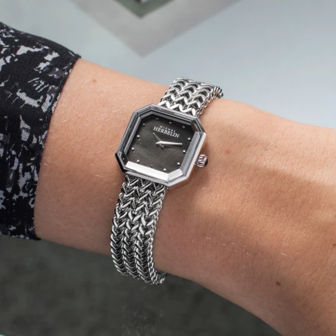 Дамски ръчен часовник с кварцов механизъм - корпус от Стомана - Стоманена верижка - цвят Седеф Сив