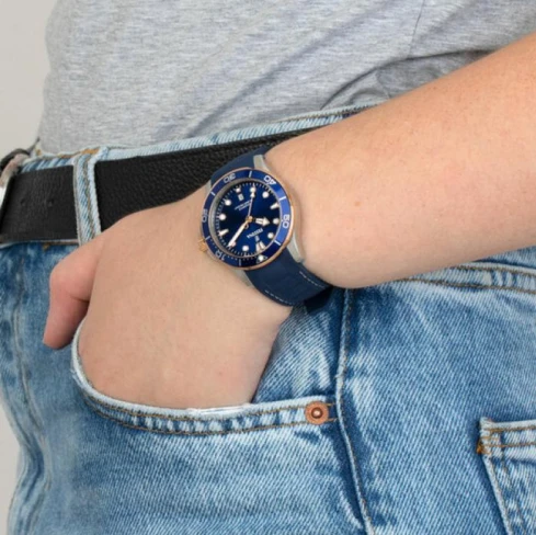 Дамски ръчен часовник с кварцов механизъм - корпус от Стомана - Силиконова каишка - цвят Син Бял