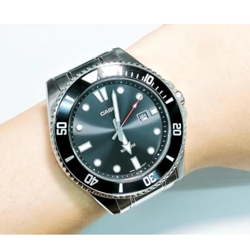 Мъжки ръчен часовник с кварцов механизъм - корпус от Стомана - Стоманена верижка - цвят Черен Сив