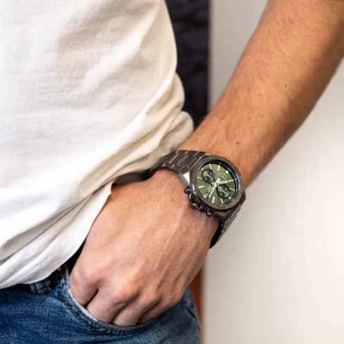 Мъжки ръчен часовник с кварцов механизъм - корпус от Стомана - Стоманена верижка - цвят Зелен