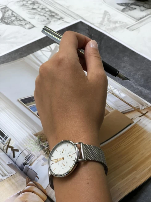 Дамски ръчен часовник с кварцов механизъм - корпус от Стомана - Меш - цвят Бял Сив