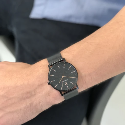 Мъжки ръчен часовник с кварцов механизъм - корпус от Стомана - Меш - цвят Черен Черен