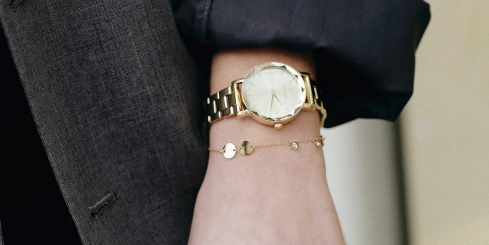 Дамски ръчен часовник с кварцов механизъм - корпус от Стомана - Стоманена верижка - цвят Злато