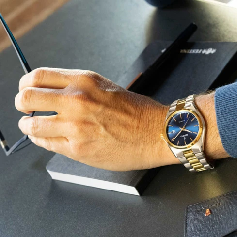 Мъжки ръчен часовник с кварцов механизъм - корпус от Стомана - Стоманена верижка - цвят Син Злато