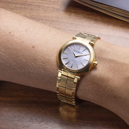 Дамски ръчен часовник с кварцов механизъм - корпус от Стомана - Стоманена верижка - цвят Седеф Злато