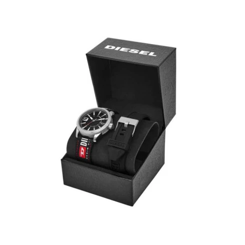 Мъжки ръчен часовник с кварцов механизъм - корпус от Стомана - Текстил - цвят Черен Червен