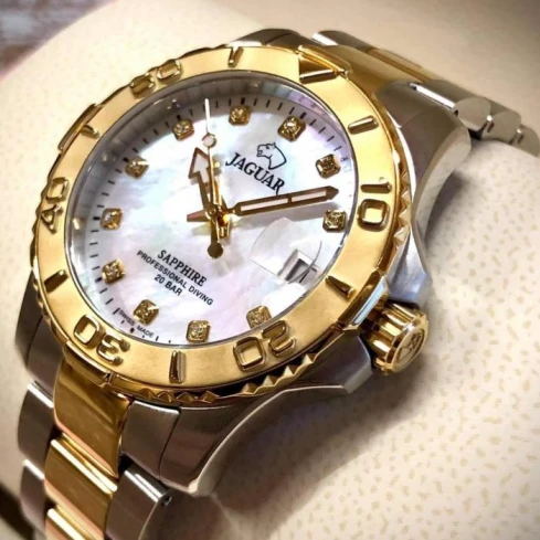 Дамски ръчен часовник с кварцов механизъм - корпус от Стомана - Стоманена верижка - цвят Седеф Сив