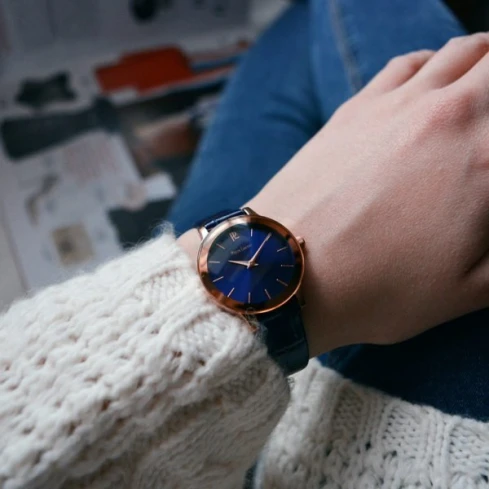 Дамски ръчен часовник с кварцов механизъм - корпус от Стомана - Естествена кожа - цвят Син Син