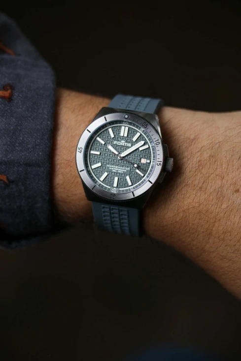 Мъжки ръчен часовник с автоматичен механизъм - корпус от Стомана - Каучук - цвят Сив Сив