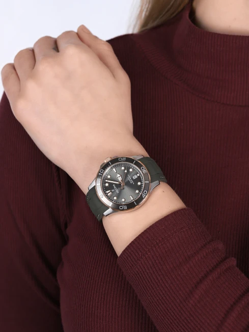 Дамски ръчен часовник с кварцов механизъм - корпус от Стомана - Силиконова каишка - цвят Сив Бял