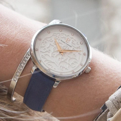 Дамски ръчен часовник с кварцов механизъм - корпус от Стомана - Естествена кожа - цвят Бял Син