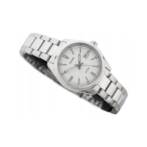 Дамски ръчен часовник с кварцов механизъм - корпус от Стомана - Стоманена верижка - цвят Бял Сив