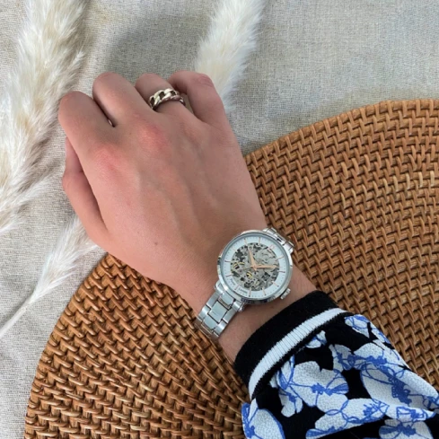 Дамски ръчен часовник с кварцов механизъм - корпус от Стомана - Стоманена верижка - цвят Скелетон Сив