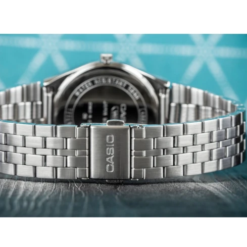 Дамски ръчен часовник с кварцов механизъм - корпус от Стомана - Стоманена верижка - цвят Син Сив