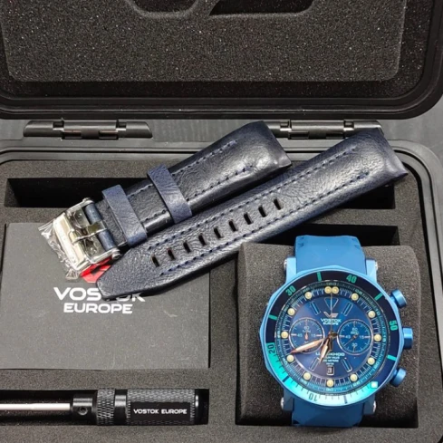 Мъжки ръчен часовник с кварцов механизъм - корпус от Стомана - Силиконова каишка - цвят Син Син