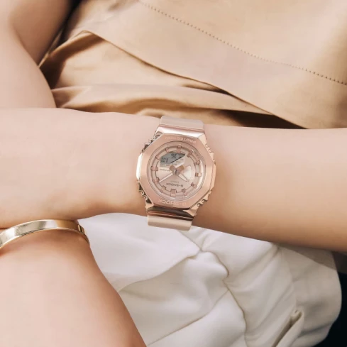 Дамски ръчен часовник с кварцов механизъм - корпус от Полимер - Полимер - цвят Бежов Бежов