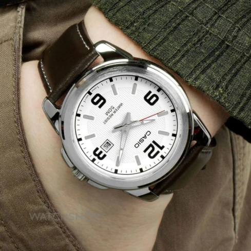 Дамски ръчен часовник с кварцов механизъм - корпус от Стомана - Естествена кожа - цвят Бял Кафяв