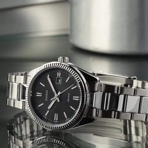 Мъжки ръчен часовник с кварцов механизъм - корпус от Стомана - Стоманена верижка - цвят Черен Сив