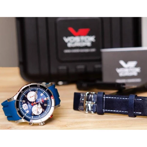 Мъжки ръчен часовник с кварцов механизъм - корпус от Стомана - Силиконова каишка - цвят Син Син