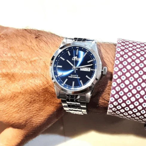 Мъжки ръчен часовник с кварцов механизъм - корпус от Стомана - Стоманена верижка - цвят Син Сив