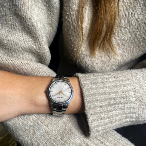 Дамски ръчен часовник с кварцов механизъм - корпус от Стомана - Стоманена верижка - цвят Сребрист Сив