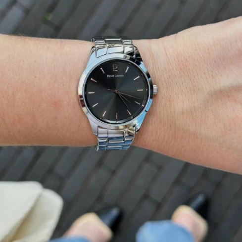 Дамски ръчен часовник с кварцов механизъм - корпус от Стомана - Стоманена верижка - цвят Черен Сив