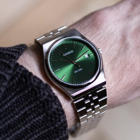 Мъжки ръчен часовник с кварцов механизъм - корпус от Стомана - Стоманена верижка - цвят Зелен Сив