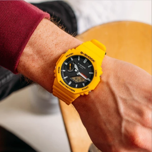 Мъжки ръчен часовник с кварцов механизъм - корпус от Полимер - Полимер - цвят Черен Жълт