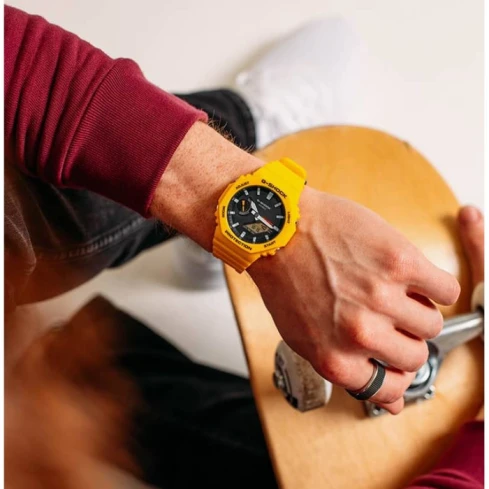 Мъжки ръчен часовник с кварцов механизъм - корпус от Полимер - Полимер - цвят Черен Жълт
